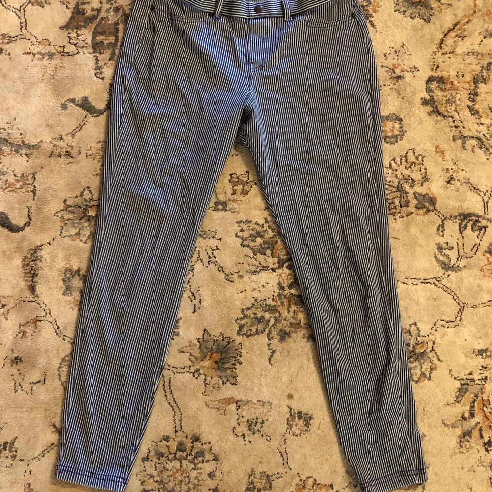 Hue pinstripe jeggings